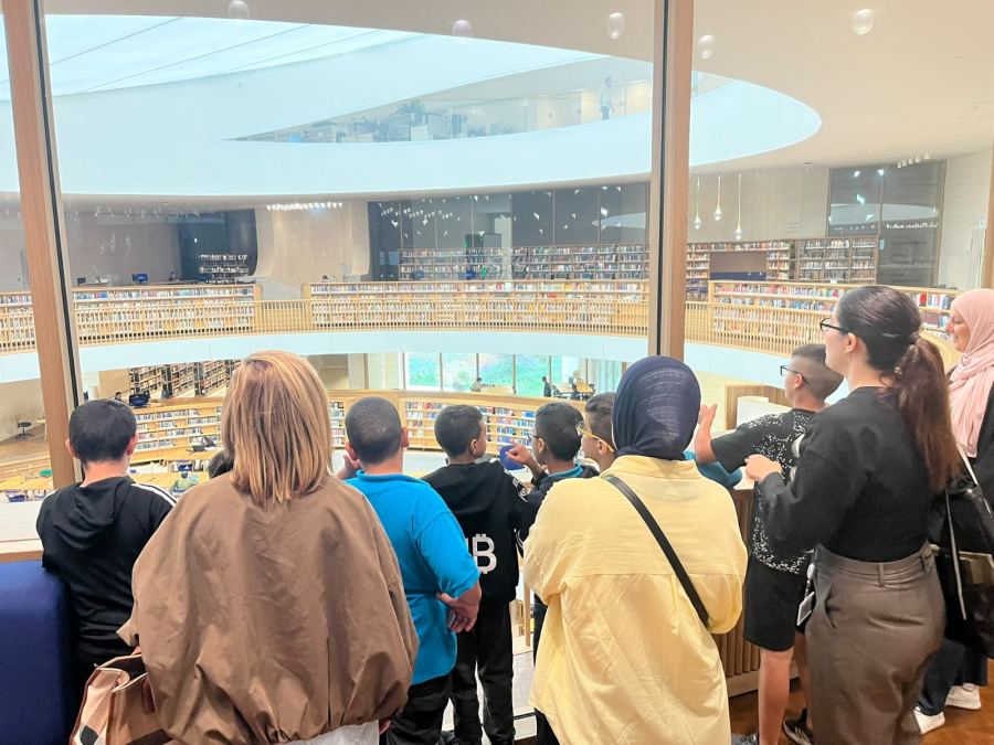 استقبال حافل لنحو 100 طفل من ذوي الاحتياجات الخاصة في المكتبة الوطنية